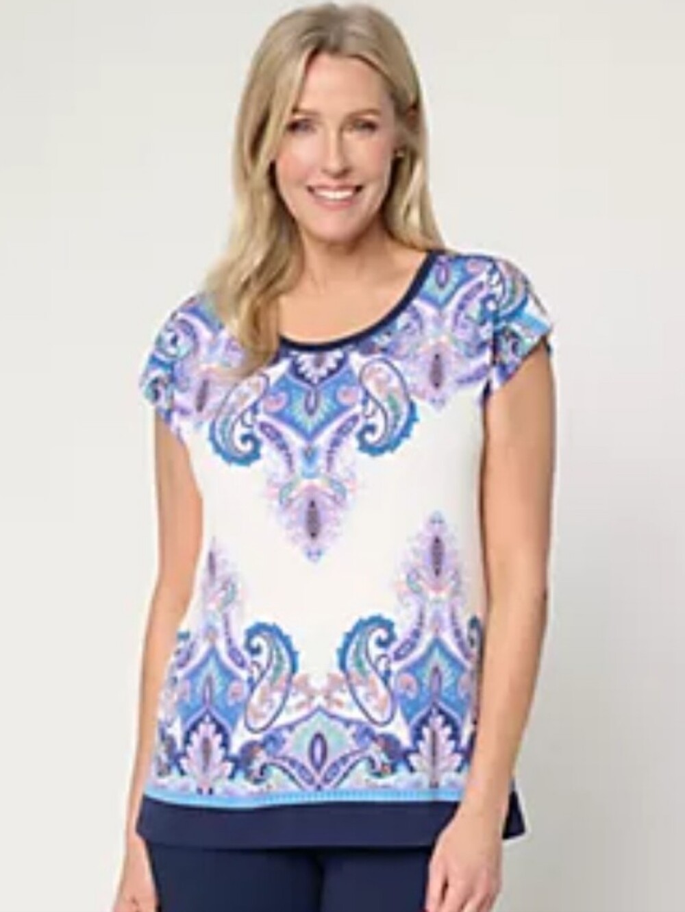 @ Susan Graver Printed neck scoop neck top. Size XL
